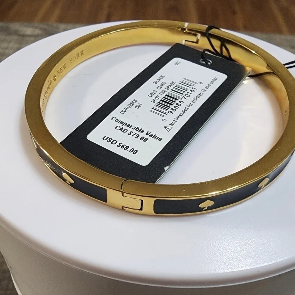 Kate Spade Spot the Spade Enamel Hinged Bangle Bracelet in Black
